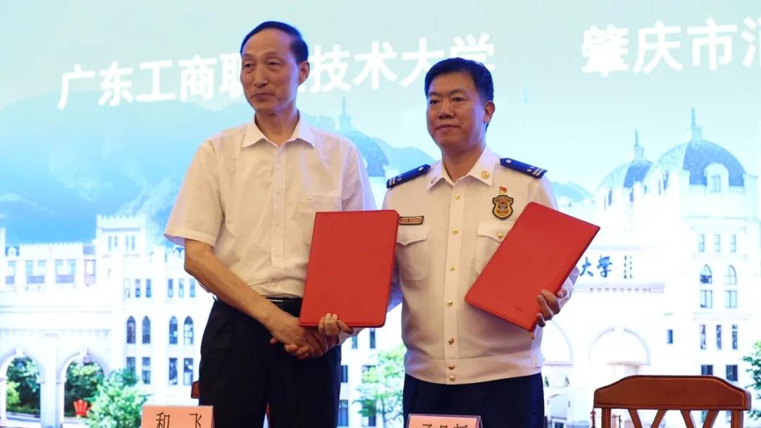 廣東首個(gè)消防救援學(xué)院掛牌招生(圖2) 廣東首個(gè)消防救援學(xué)院掛牌招生(圖2)